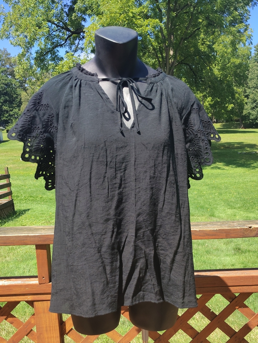 Chelsea + Theodore Black Boho Peasant Blouse with Flutter Sleeves Size Medium